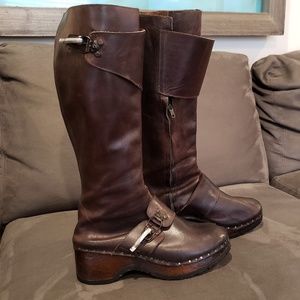 *RARE*Vintage 1970s PAYSANNERIE FAMOLARE Peasant Clip Clog Boots (Brown, Size 8)